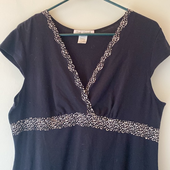 Nightgown and Robe Set - Picture 9 of 10